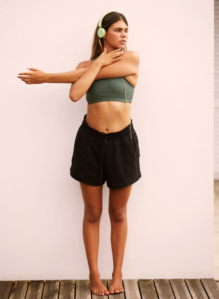 Nero|Isabelle is 5’8 (32B) and wearing Small - Ursula Shorts|STL-1