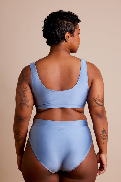 Eastcoast|Elise is 5’2 (36C - 28-30) and wearing L - Auguste Bikini Top|STL-1