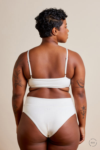 Panna Cotta|Elise is 5’2 (36C - 28-30) and wearing L - Frankie Bikini Top|STL-4