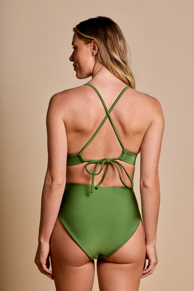 Hiking|Florence is 5'7 (32b) and wearing S - Ophelia Bikini Botton|STL-1