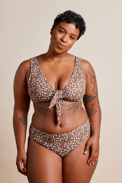 Bois de santal|Elise is 5’2 (36C - 28-30) and wearing XXL - Roberta Bikini Top|STL-2
