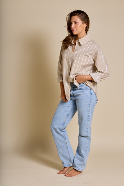 Natural|Maude is 5'8 (32B - 26) and wearing S/M - Noé Shirt