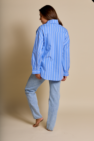 Spring Blue|Maude is 5'8 (32B - 26) and wearing S/M - Noé Shirt
