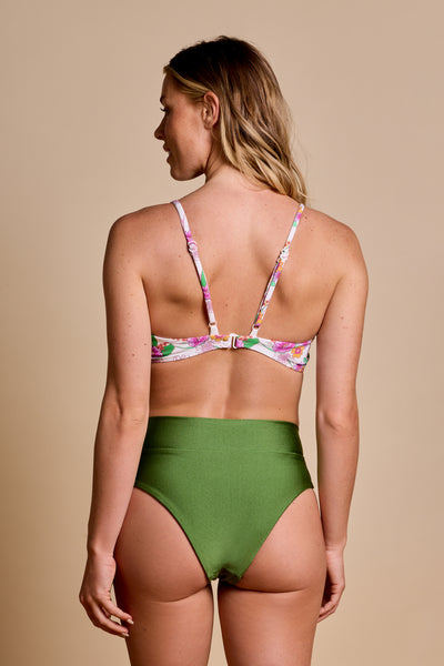 Hiking|Florence is 5'7 (32b) and wearing S - Yvonne Bikini Botton|STL-4